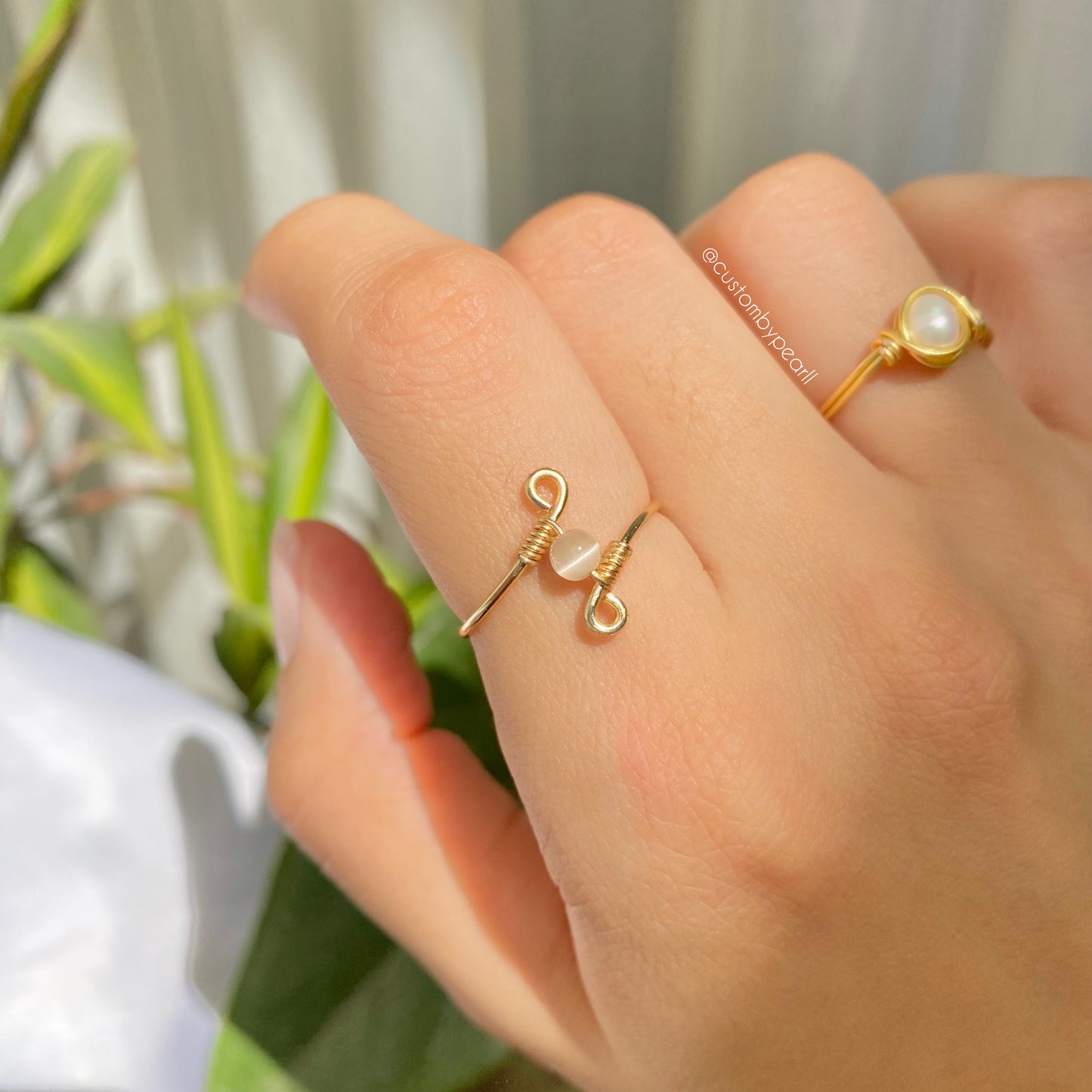 Anillo ojo de gato engarzado beige