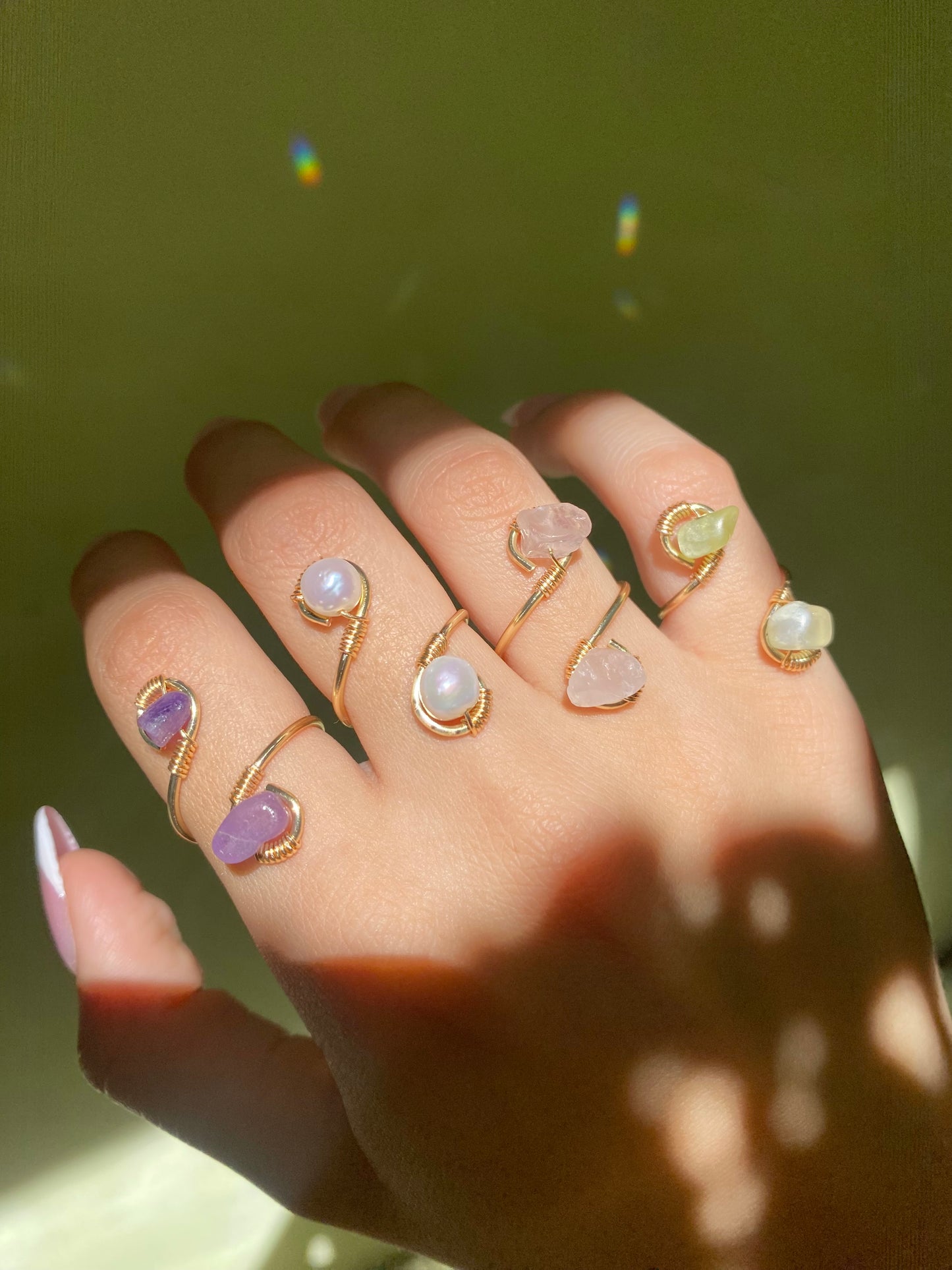 Anillo perlas de río engarzadas