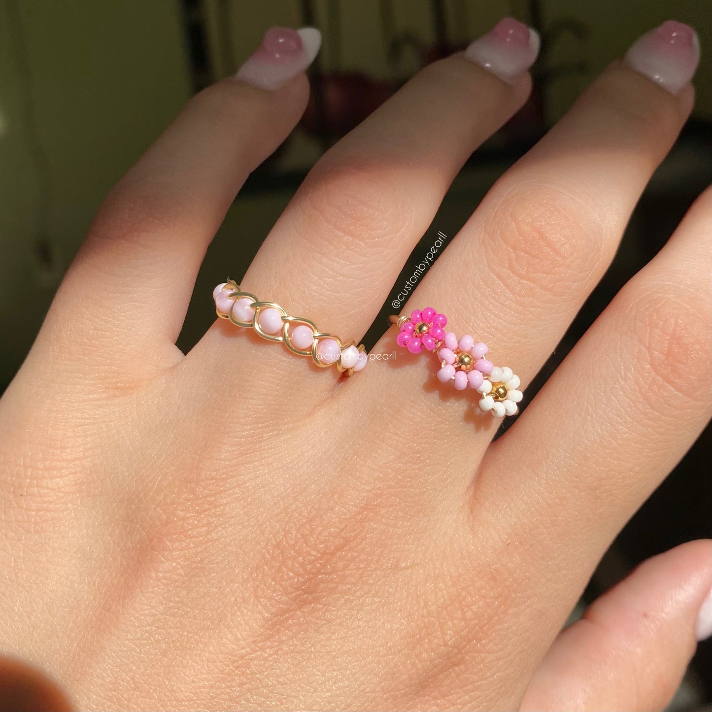 Anillo trenzado concha nácar rosa pastel